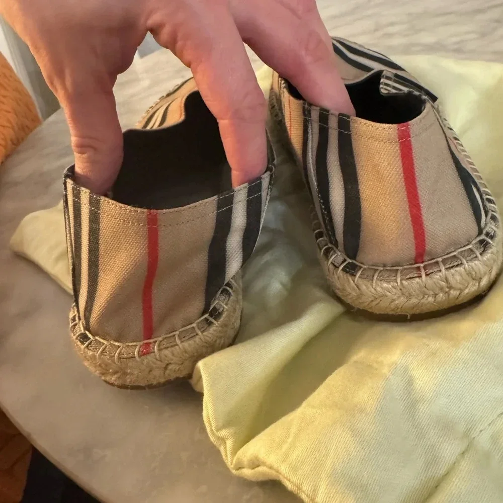 Authentic Burberry espadrilles 42 NWOB